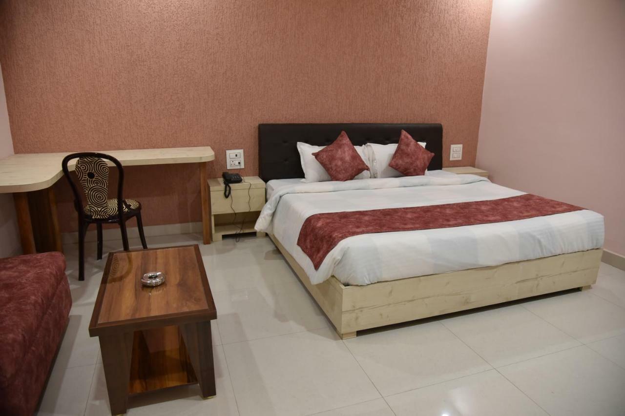 Hotel Pushpanjali 博帕尔 外观 照片