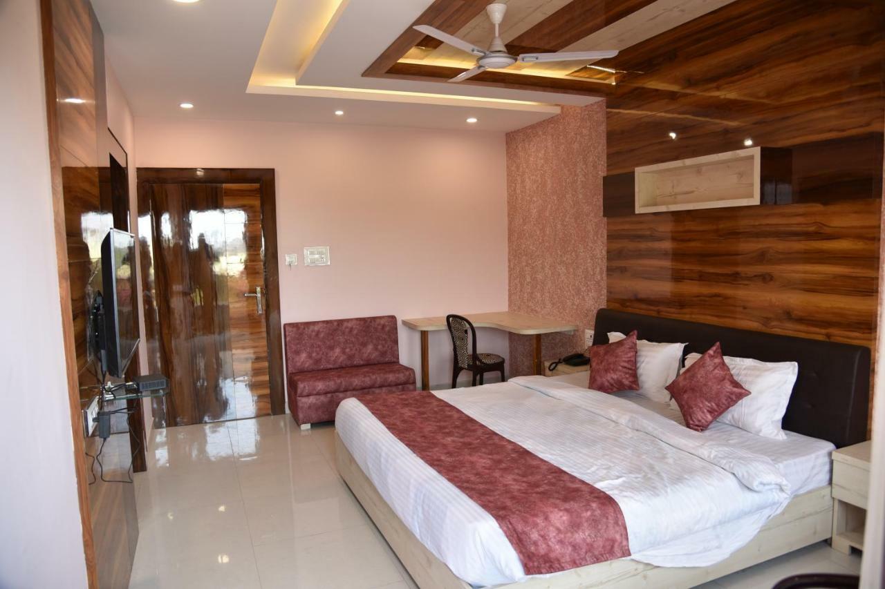 Hotel Pushpanjali 博帕尔 外观 照片